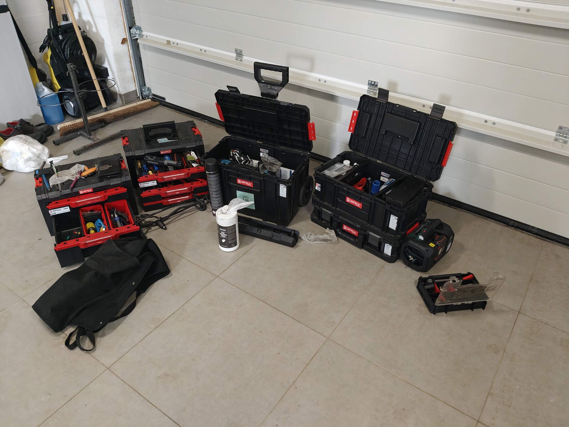 Atelier portatif avec une servante mobile Atelier portatif avec une servante mobile